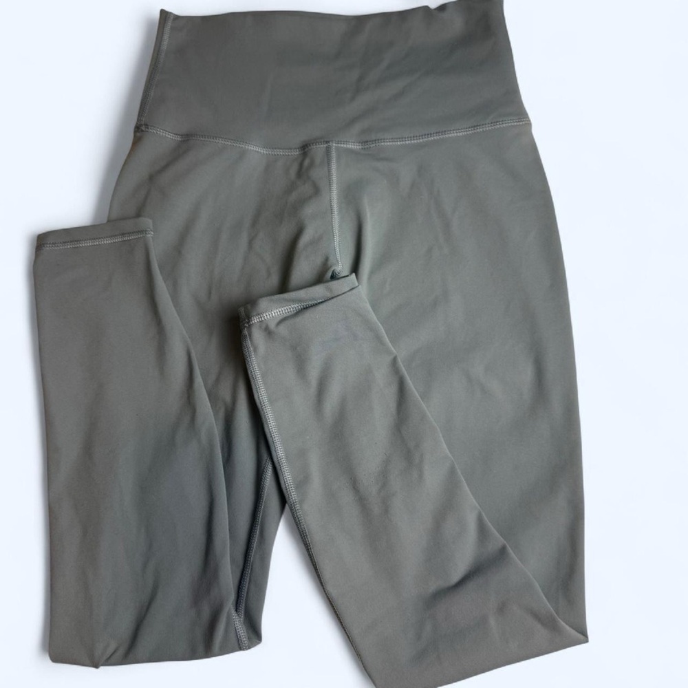 lululemon greenish grey Leggings runs small/medium - Picture 3 of 3